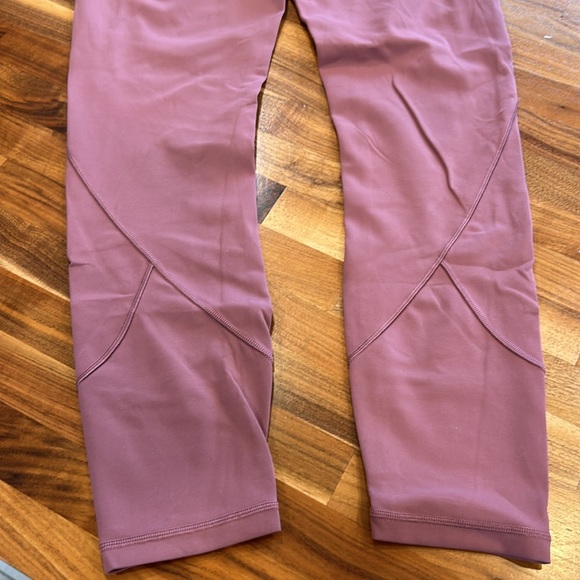 EUC Lululemon leggings - Picture 4 of 5
